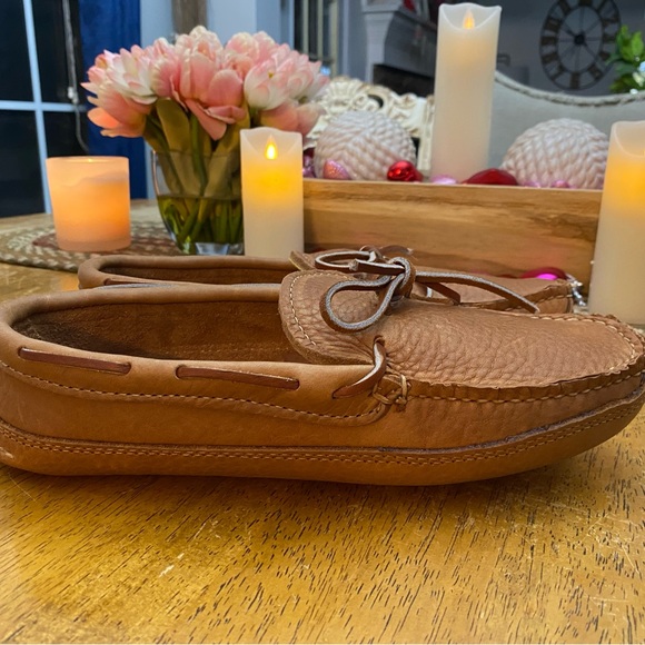 Wassookeag woman’s Handmade Moccasins - Picture 2 of 7